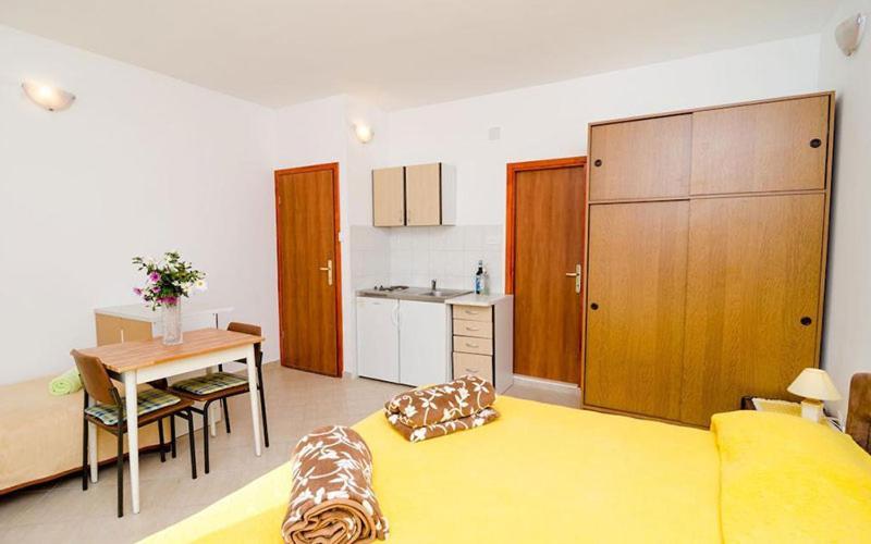Apartments Lampalo Okuklje Екстериор снимка