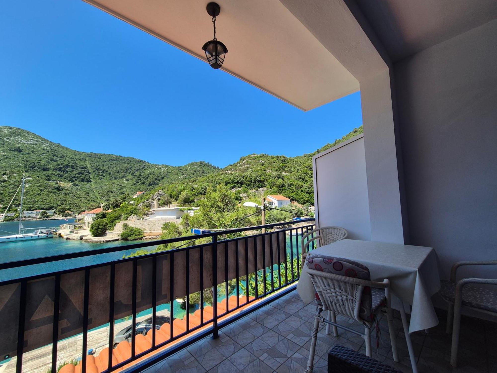 Apartments Lampalo Okuklje Екстериор снимка